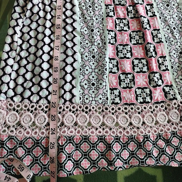 Pink Bell Sleeve Quatrefoil Floral Print Blouse - Picture 13 of 13